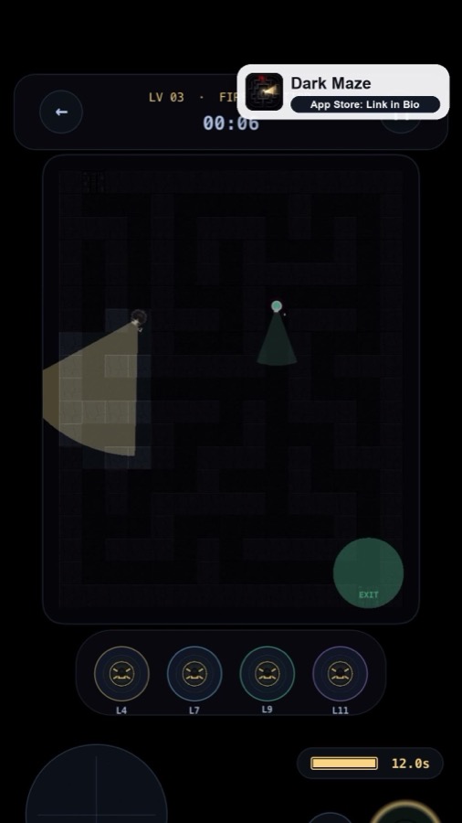 Dark Maze gameplay with a flashlight beam inside a dark maze